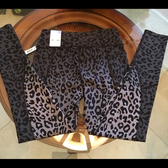 ❤️Victoria Sport Total Knockout Tight ❤️ - Picture 3 of 4